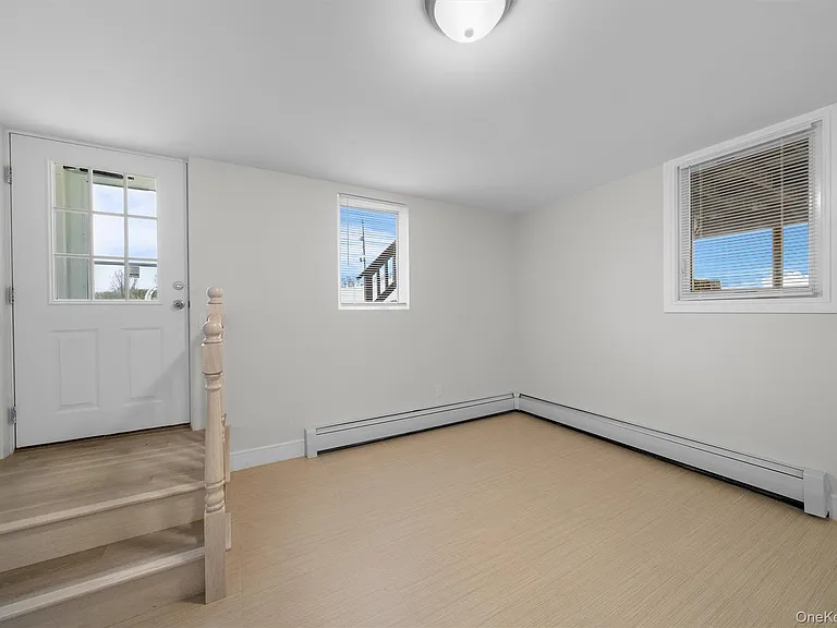 135 Beekman Ave #LR — Photo 6