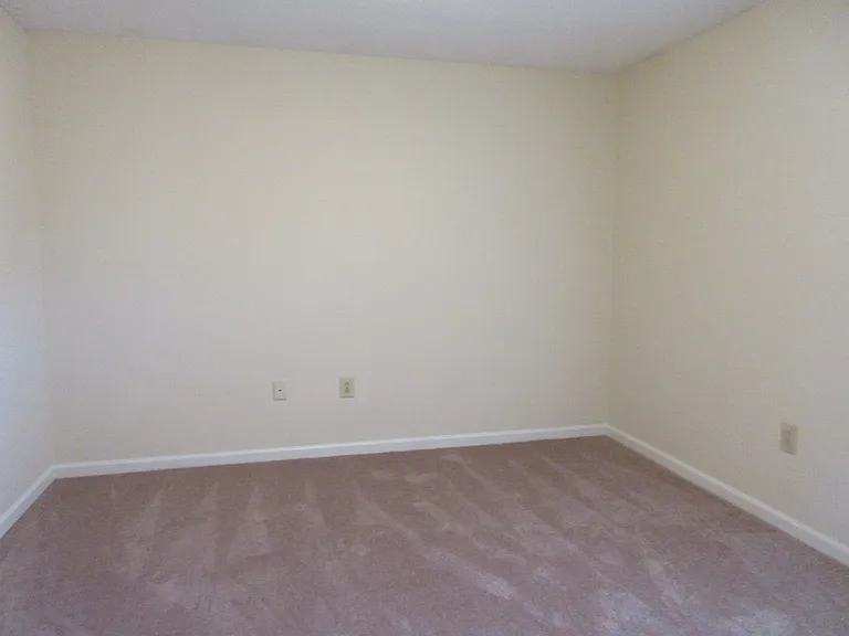 211 W Hampton St #1-7 — Photo 8
