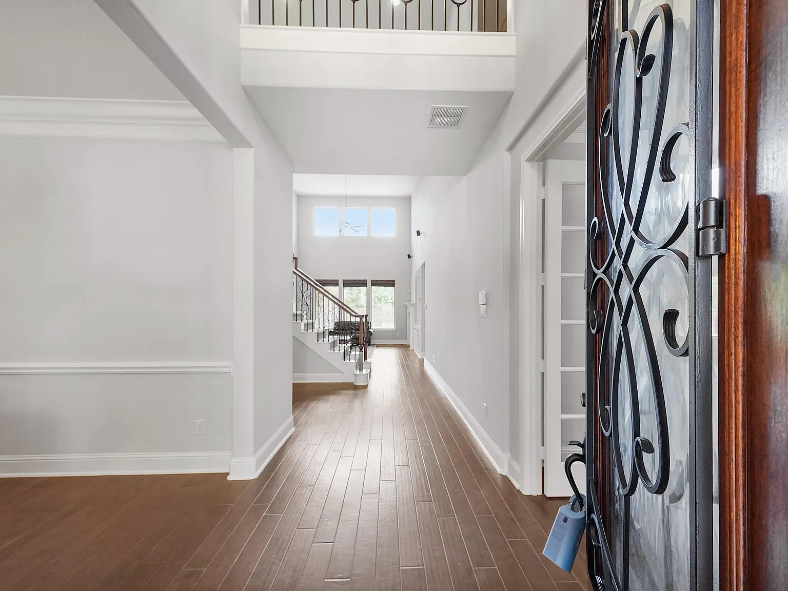 4 bed, 3.5 bath, 3562 sqft, $3,500 — Photo 3