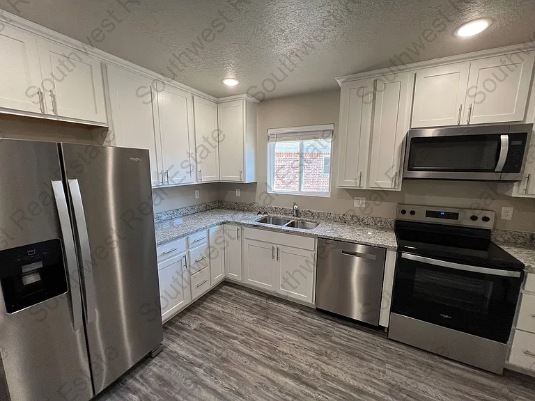 2109 Bobwhite Ct. — Photo 2