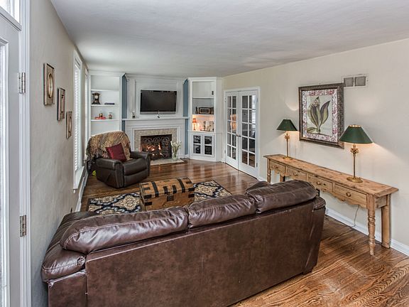 4th image of 9387 Pine Ave