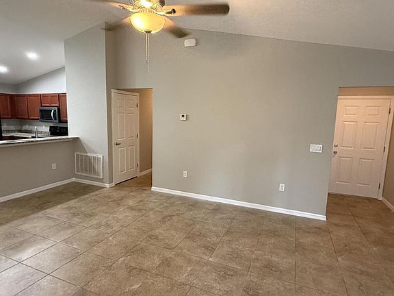 3rd image of 4819 Summerfield Cir