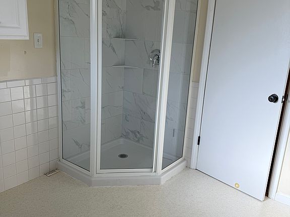 2nd image of 445 Cleveland Dr Floor 2