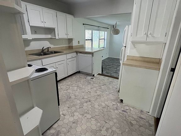 4th image of 715 Truett Dr