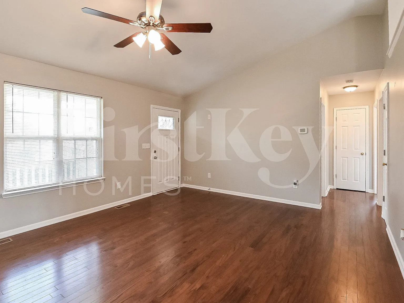 3 bed, 2.0 bath, 1106 sqft, $1,785 — Photo 2