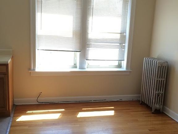 3rd image of 5536 N Campbell Ave APT 1C