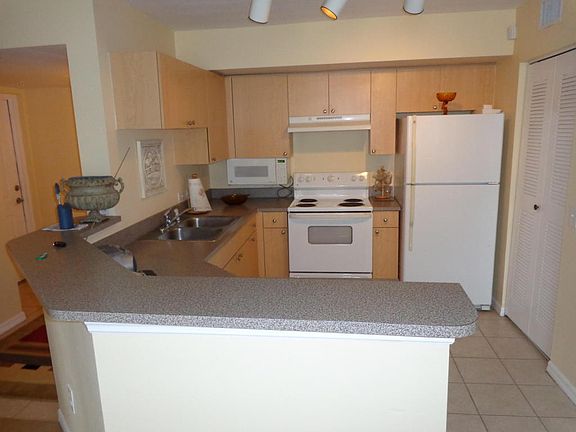 3rd image of 1215 Villa Ln #1215