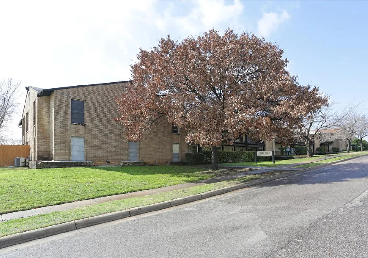 Premier Gardens Apartments — Photo 3