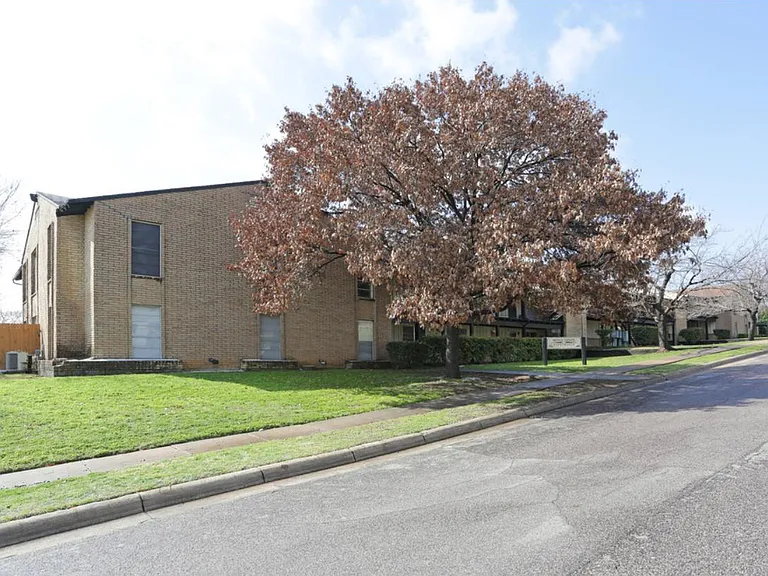 Premier Gardens Apartments — Photo 4