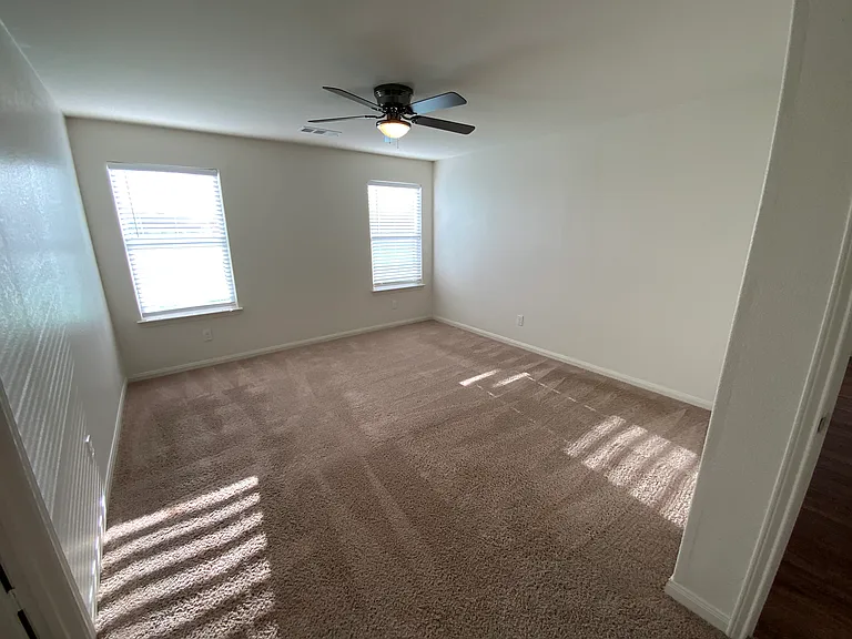 1024 Riverdale Cv — Photo 10