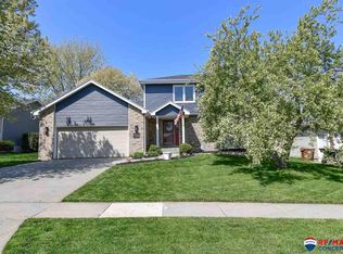 7323 Canyon Rd, Lincoln, NE 68516