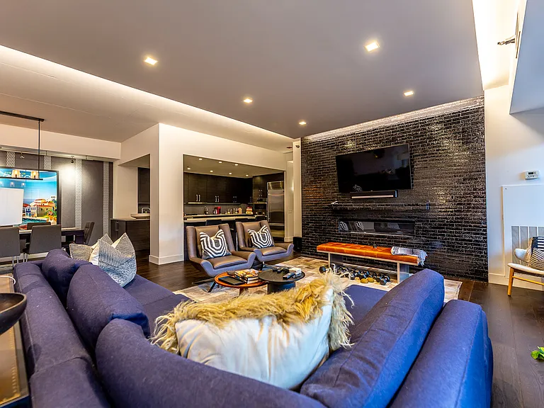 720 N Larrabee St #203 — Photo 7