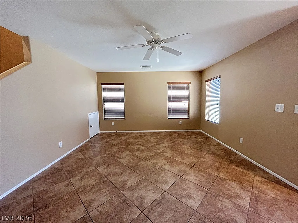 3 bed, 2.5 bath, 1696 sqft, $1,840 — Photo 4