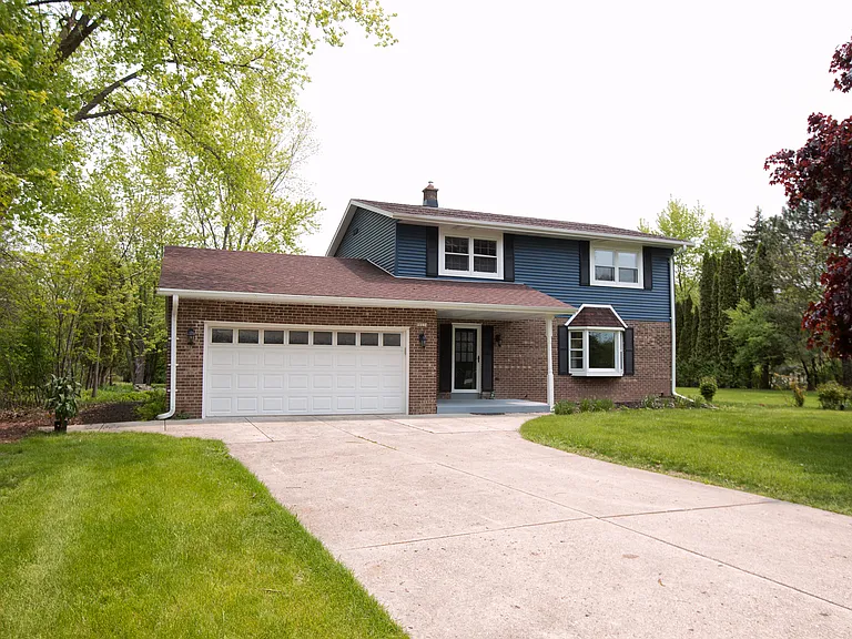 10234 N La Cresta Dr — Photo 1