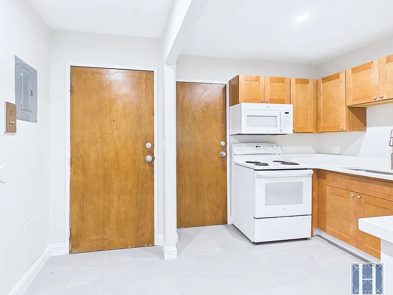 445 Pleasant St — Photo 5