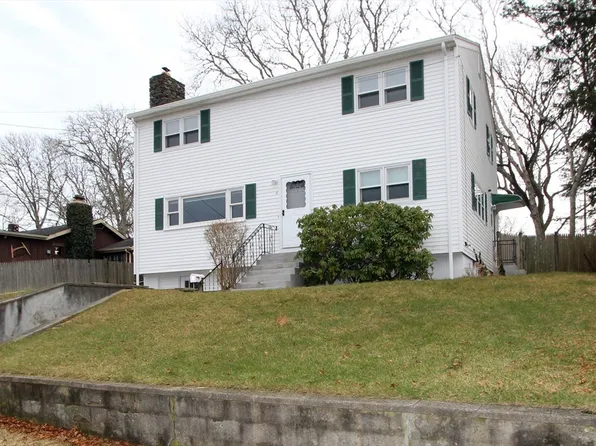 4 Van Bummel Rd, Bourne, MA 02532