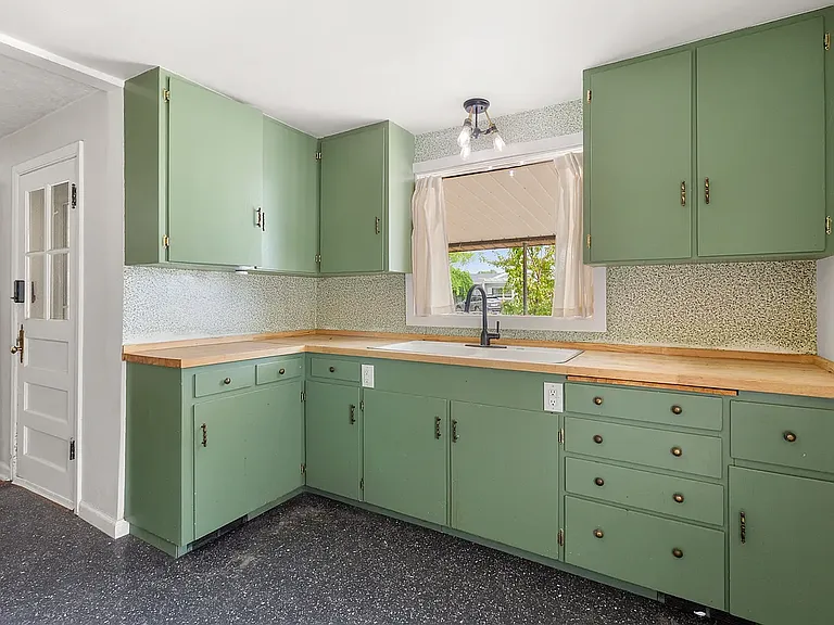 1136 S Adell Ave — Photo 14