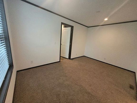 5th image of 111 Maple Dr #48