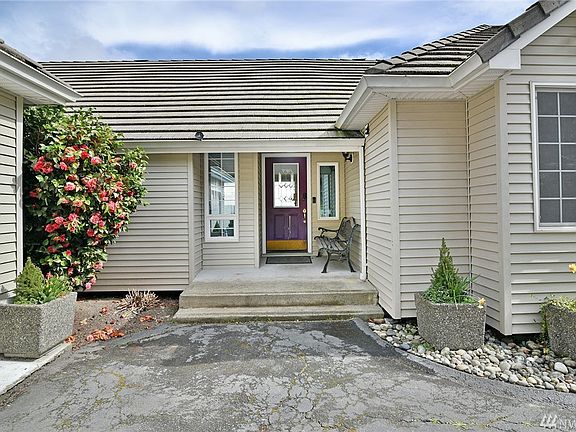 2nd image of 2307 NE Castle Dr