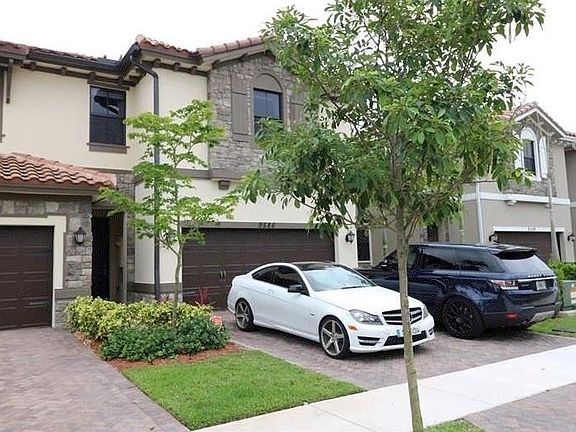 4th image of 9586 Town Parc Circle #9586