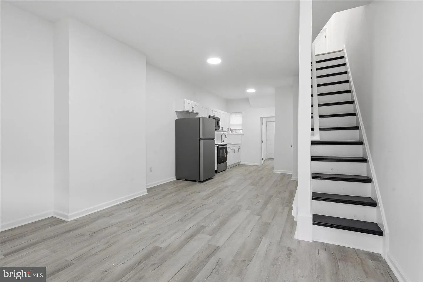 4 bed, 1.0 bath, 1260 sqft, $1,690 — Photo 2
