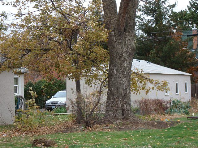 2nd image of 110 SE 12th Ave