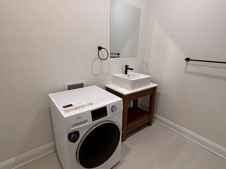 84 Eccles St #6 — Photo 9