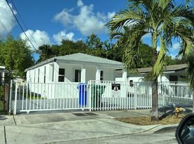81 NW 44th St, Miami, FL