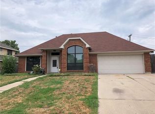 2736 Wentworth Dr, Grand Prairie, TX 75052