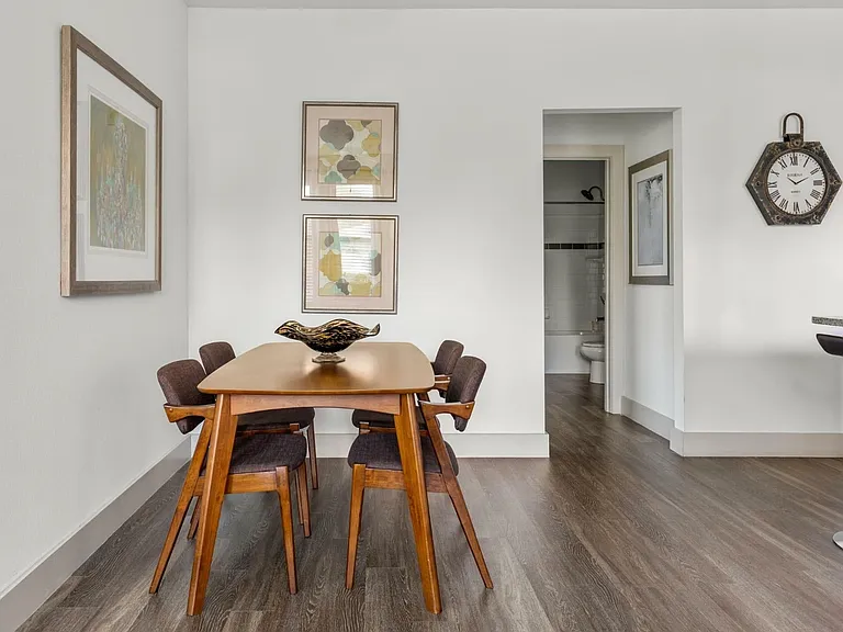 Premium Home - Dining Room