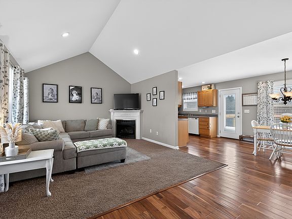 2nd image of 140 Saddlebrook Rd