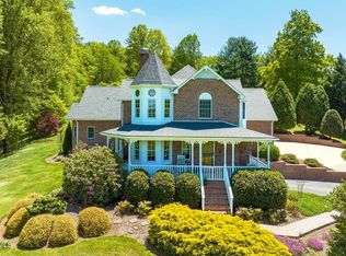 310 Meadowview Ln, Unicoi, TN 37692