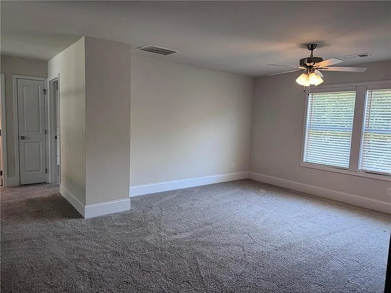 1850 Silver Crest Way — Photo 23