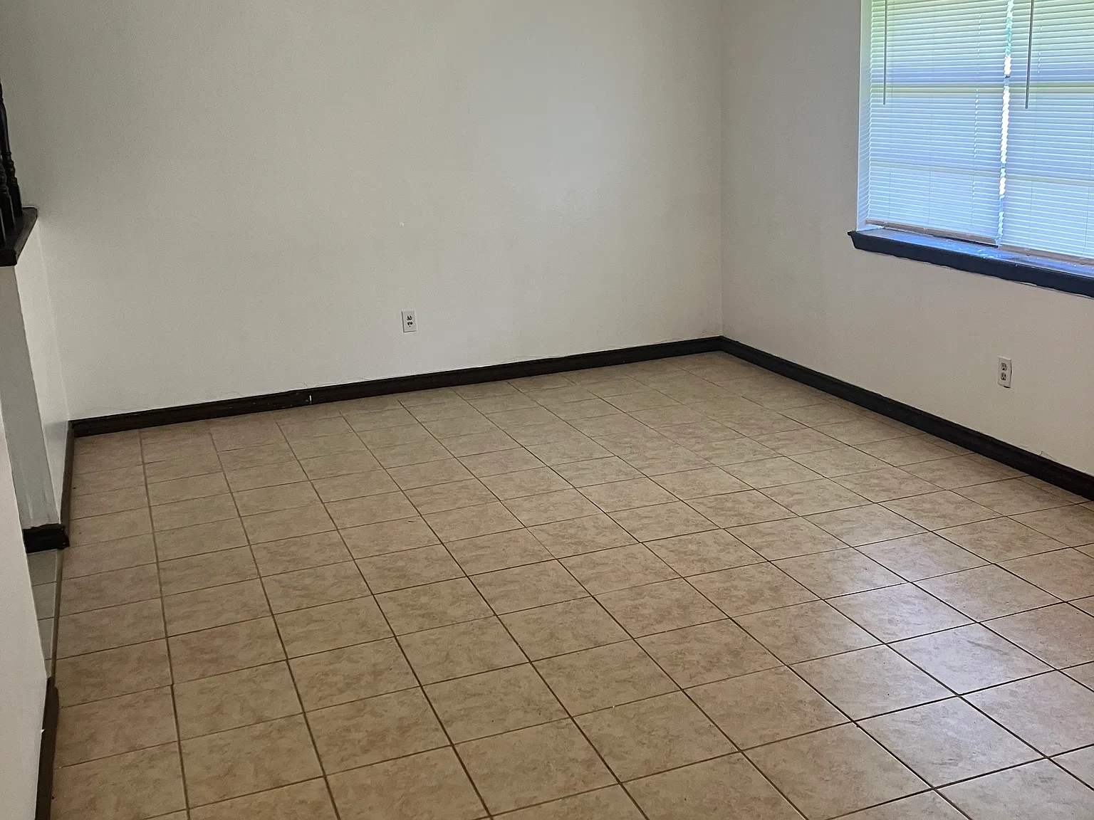 3 bed, 1.5 bath, 1050 sqft, $1,200 — Photo 3