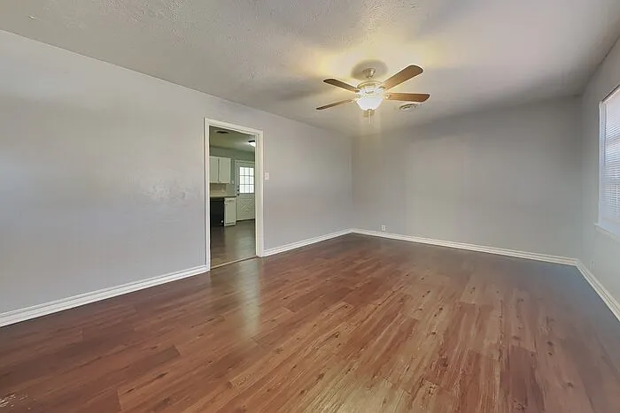 4 bed, 2.0 bath, 1550 sqft, $1,795 — Photo 3