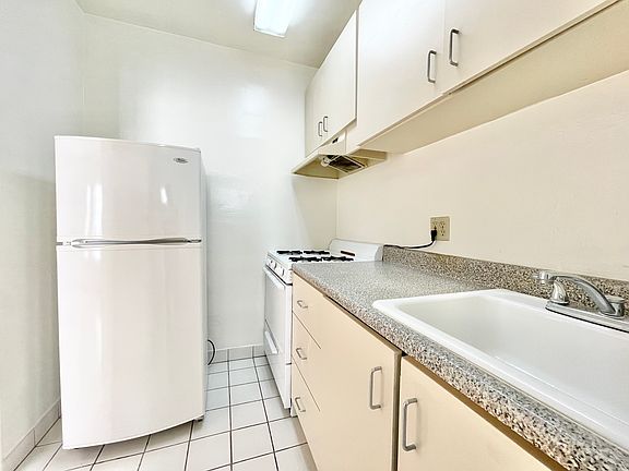2nd image of 723 S Mansfield Ave #206A