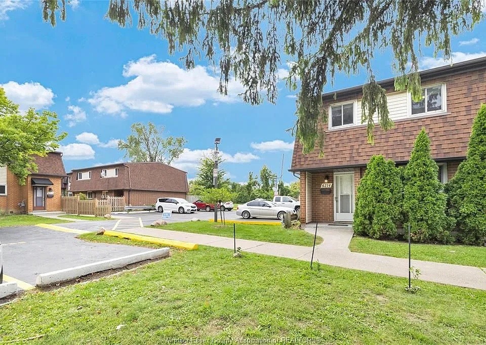 6214 Thornberry Cres