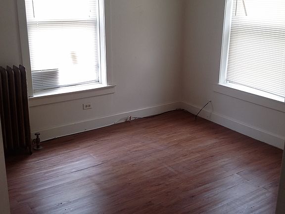 4th image of 1904 W 61st St #2nd