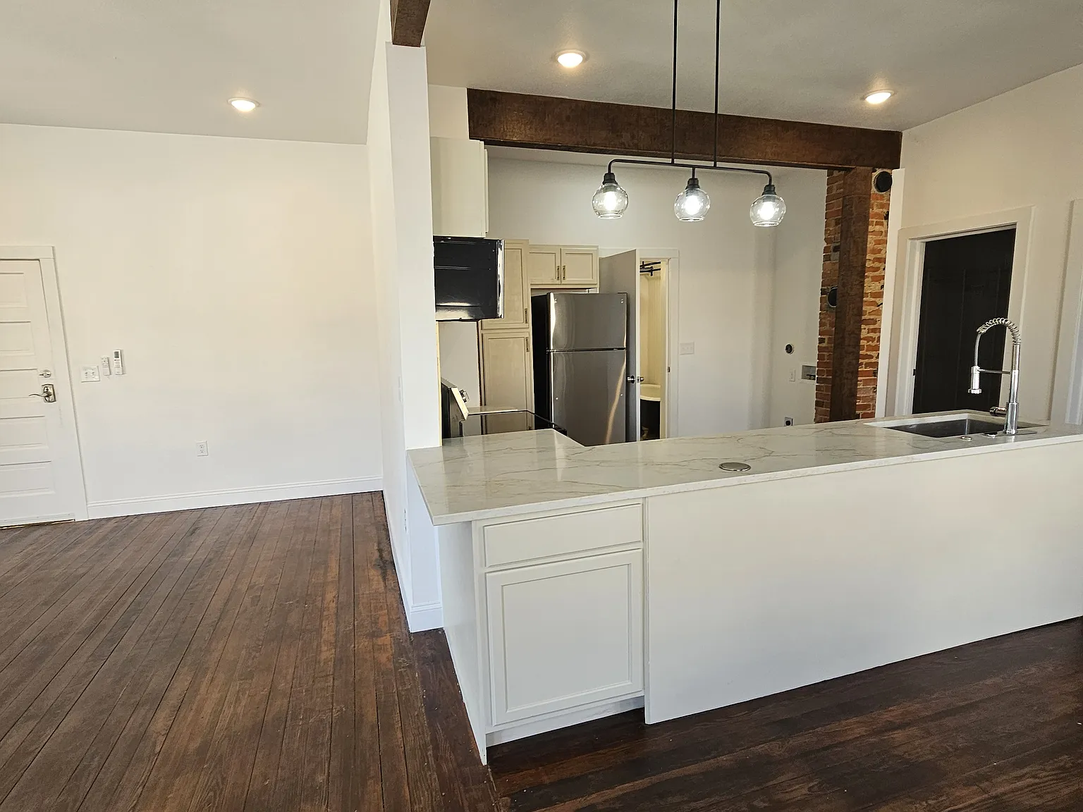 2 bed, 840 sqft, $1,595 — Photo 4