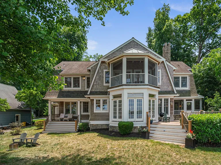 2942 Edgewater Dr — Photo 4