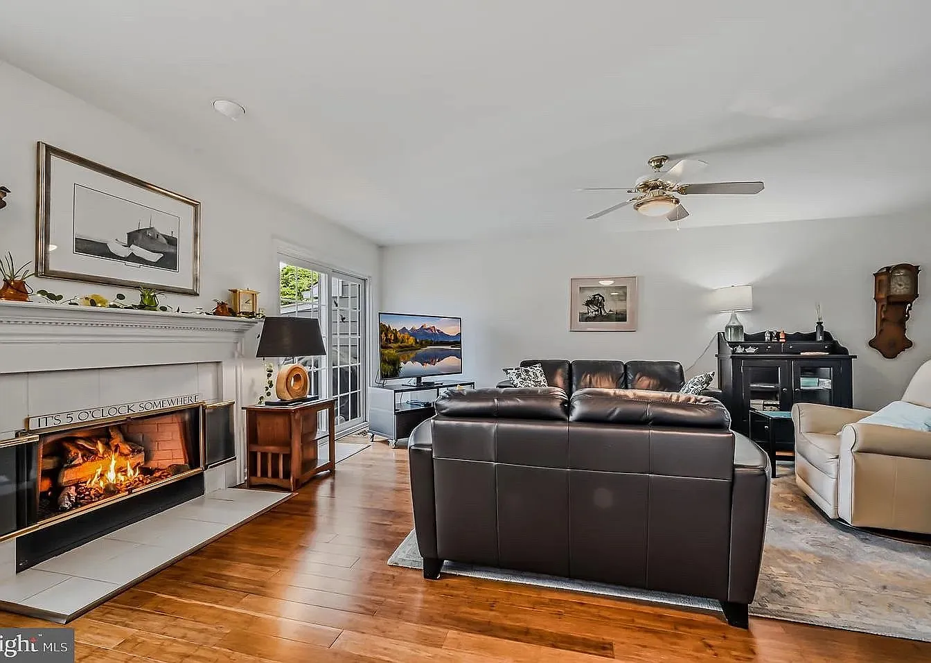 3 bed, 2352 sqft, $3,500 — Photo 4