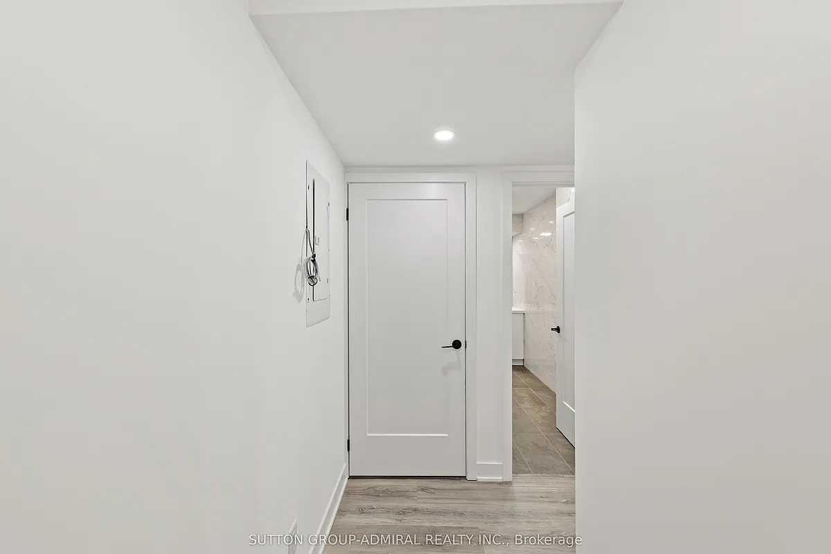 Building Photo - 1305 Saint Clair Ave W #1