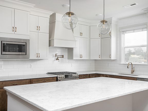 3rd image of 58 Yellow Rose Ln