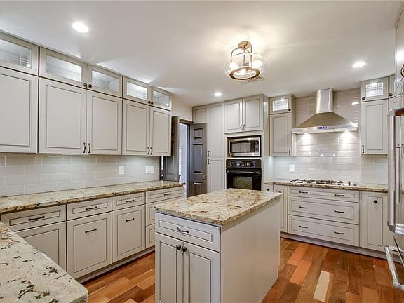 3rd image of 3318 Buckethorn Ct