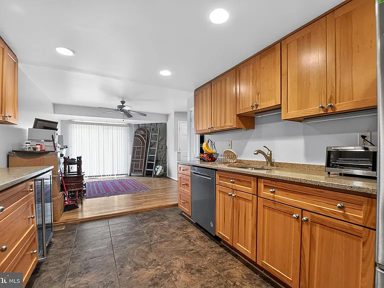 5607 Vantage Point Rd — Photo 7