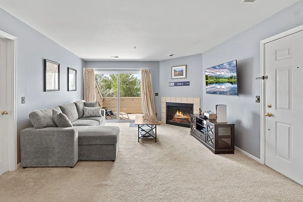 1 bed, 738 sqft, $1,800 — Photo 2