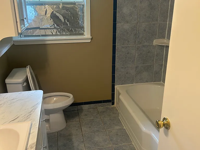 516 Mobile Dr — Photo 7
