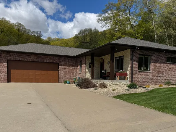 2760 Oakhurst Dr, Lake City, MN 55041