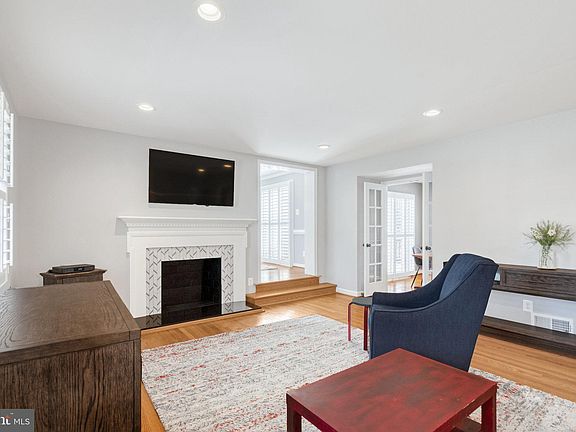5th image of 8909 Moreland Ln