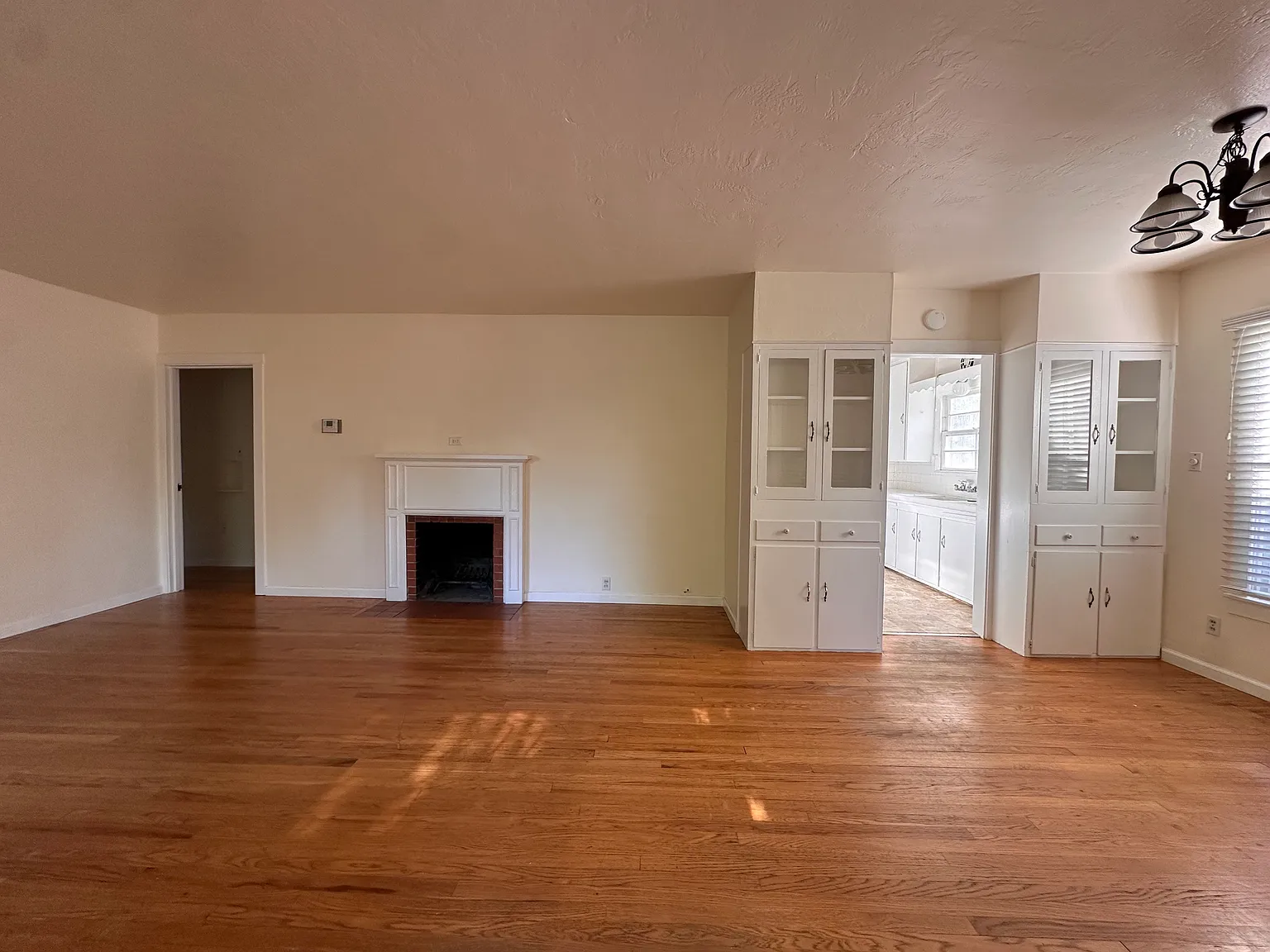 4516 T St photo 1